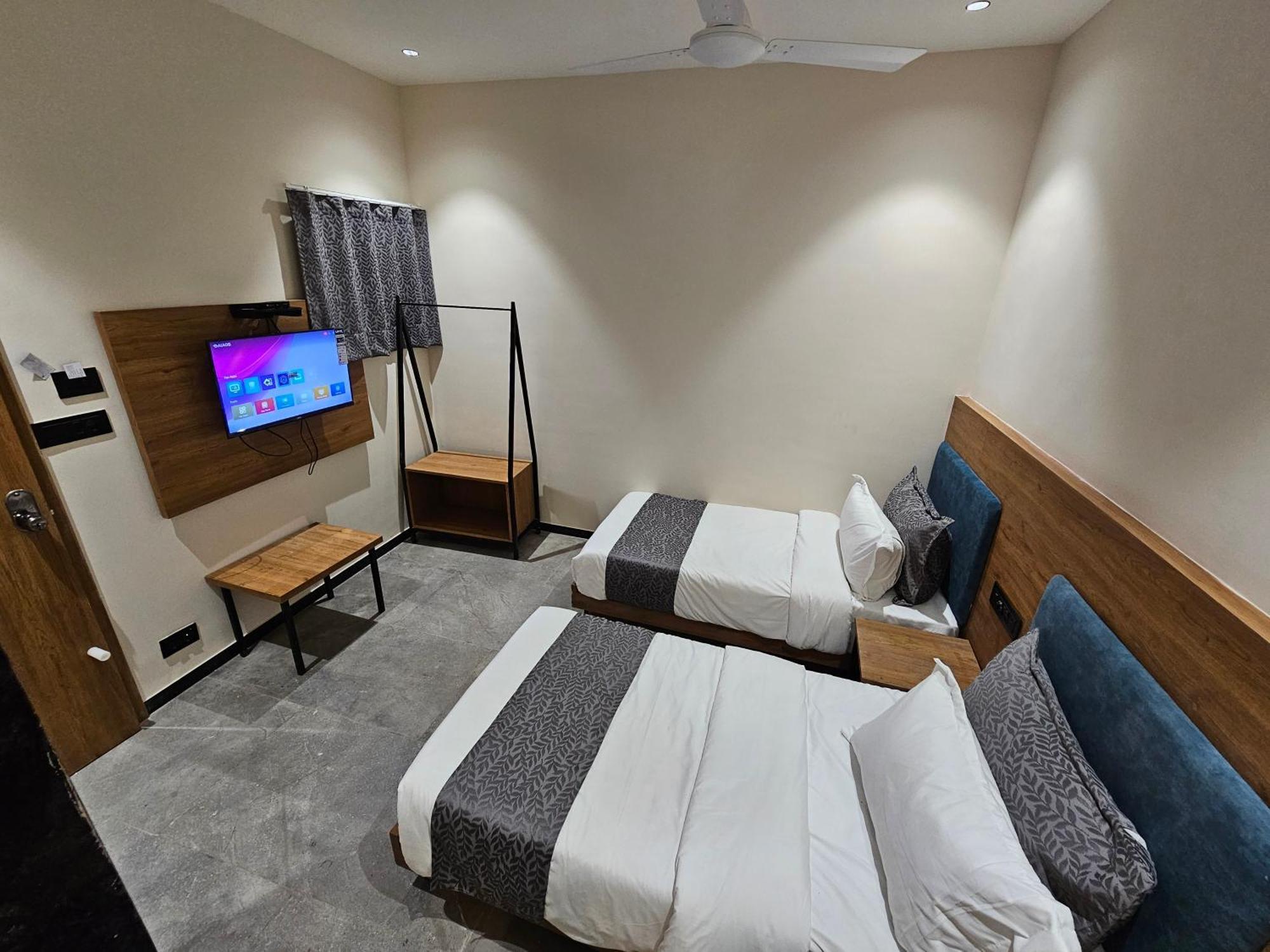 Hotel Nova Palm Rajkot Exterior foto