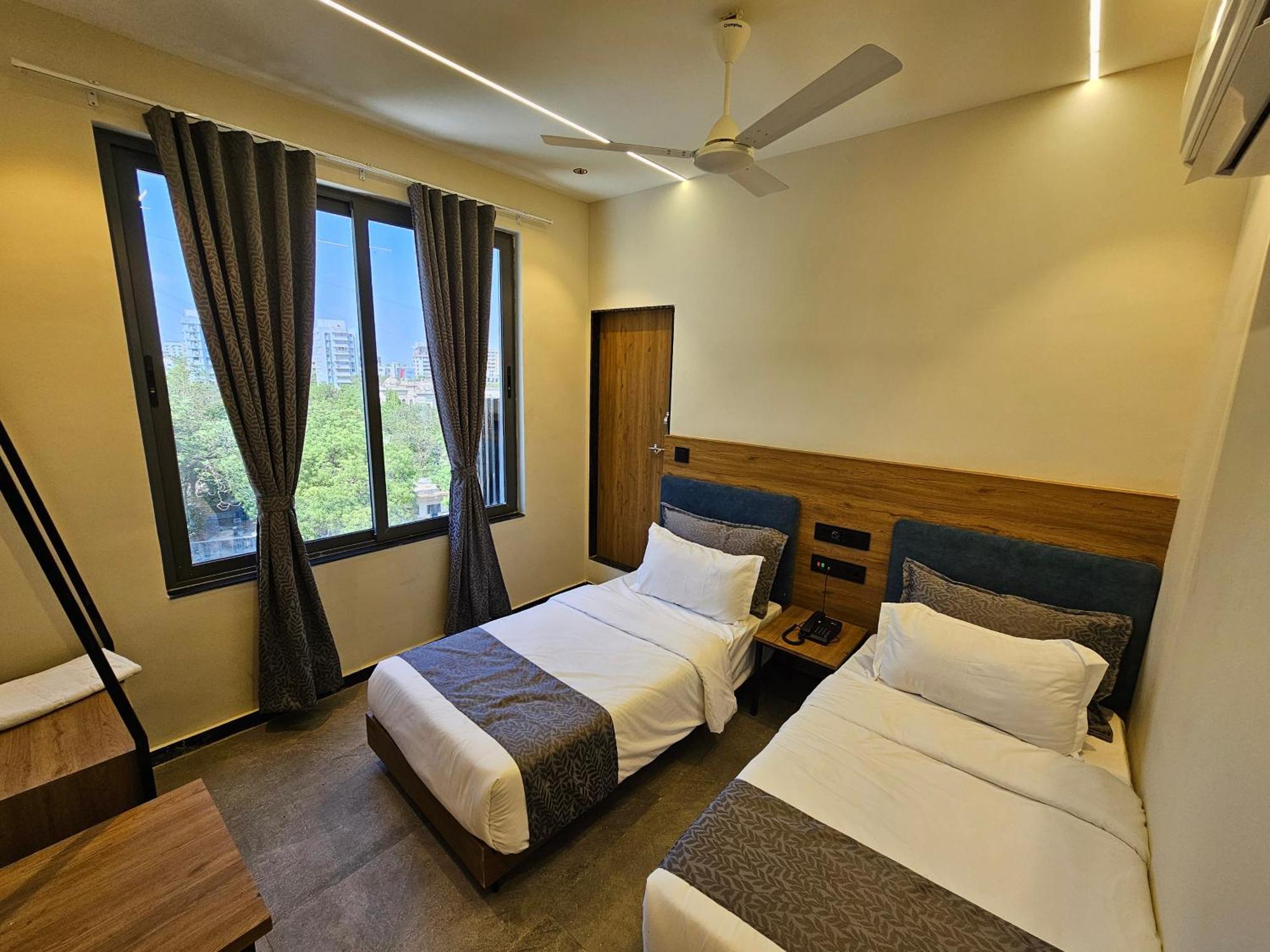 Hotel Nova Palm Rajkot Exterior foto