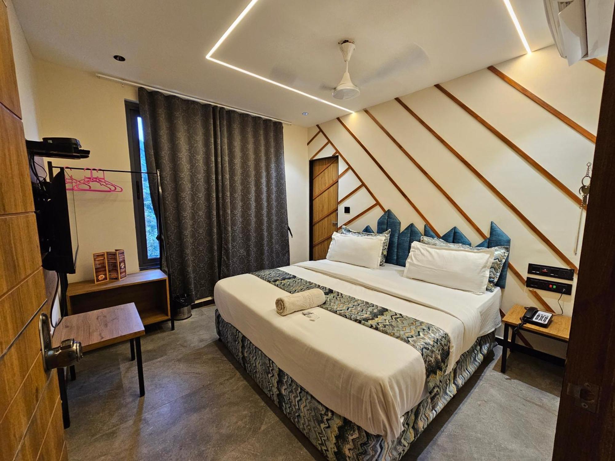 Hotel Nova Palm Rajkot Exterior foto