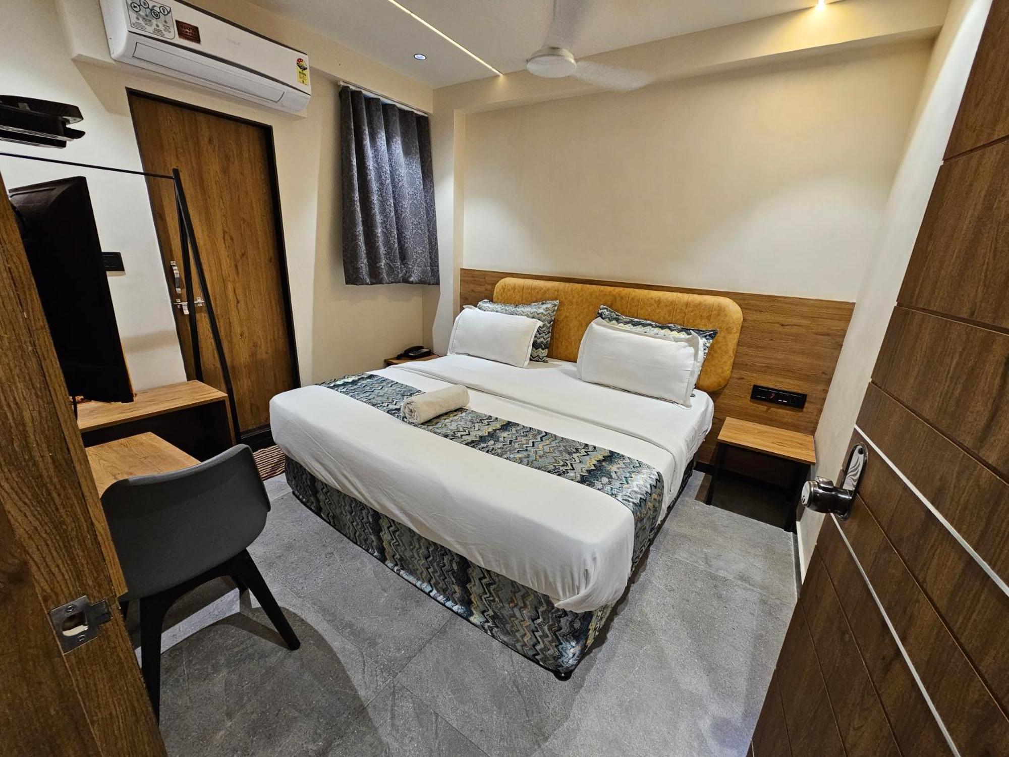 Hotel Nova Palm Rajkot Exterior foto
